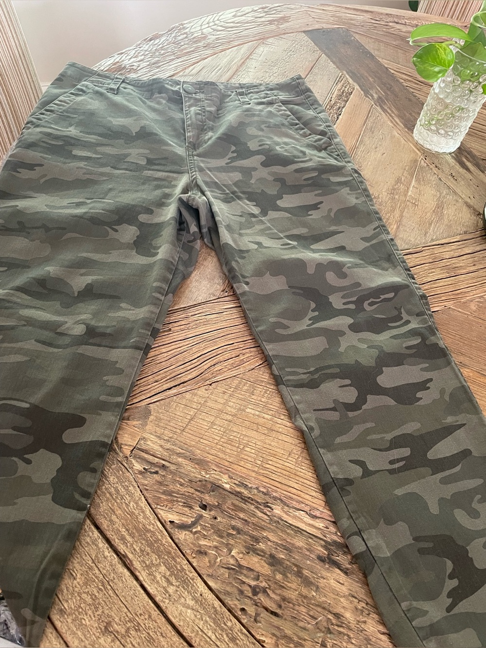 Women’s Sanctuary Camouflage Pants Like New Measurements are in the Photos